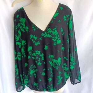 Torrid green floral top, Sheer Sleeves, Elastic Waist, Crisscross Back, 22" PTP
